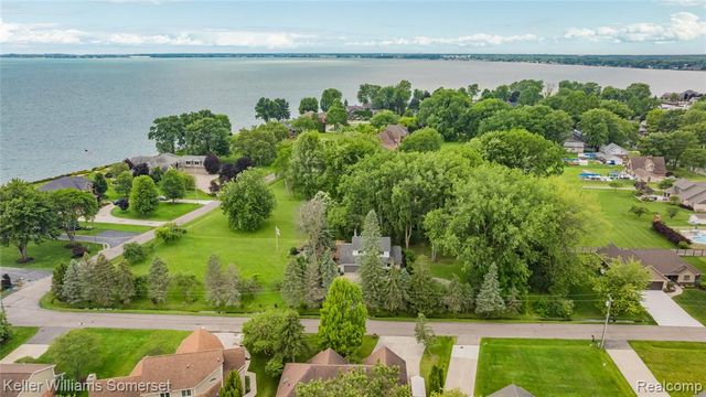 33614 Lakeview Street, New Baltimore, MI 48047