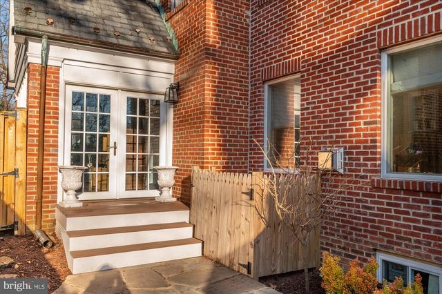 6425 33RD ST NW, Washington, DC 20015