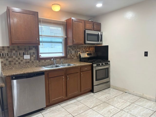 39 Dennison Drive, Glendale Heights, IL 60139