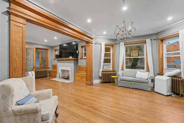 4019 W Wellington Avenue, Chicago, IL 60641