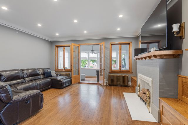 4019 W Wellington Avenue, Chicago, IL 60641