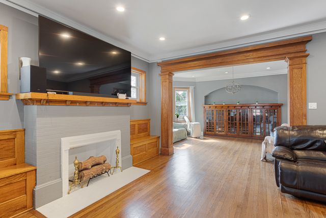 4019 W Wellington Avenue, Chicago, IL 60641
