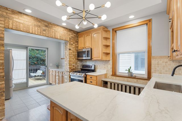 4019 W Wellington Avenue, Chicago, IL 60641