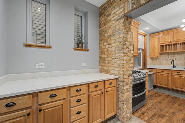 4019 W Wellington Avenue, Chicago, IL 60641