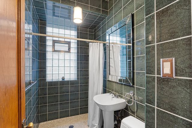 4019 W Wellington Avenue, Chicago, IL 60641