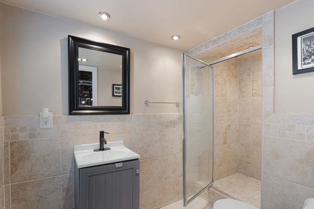 4019 W Wellington Avenue, Chicago, IL 60641