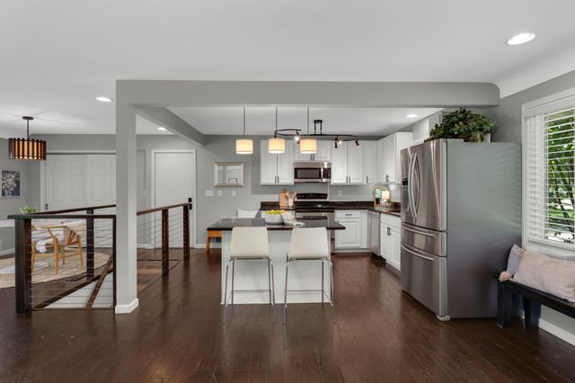 2884 W Owasso Boulevard, Roseville, MN 55113