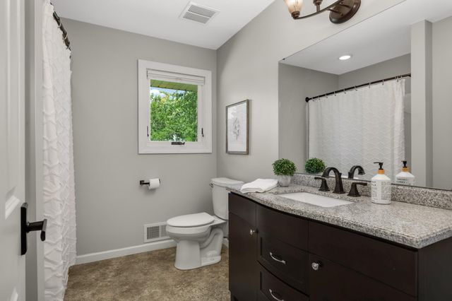2884 W Owasso Boulevard, Roseville, MN 55113