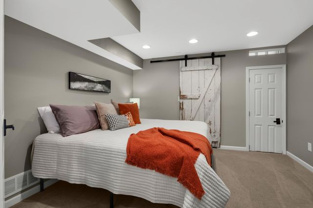 2884 W Owasso Boulevard, Roseville, MN 55113