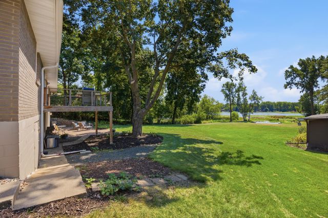 2884 W Owasso Boulevard, Roseville, MN 55113