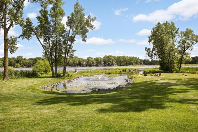 2884 W Owasso Boulevard, Roseville, MN 55113