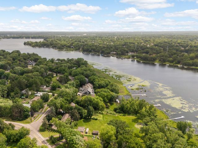 2884 W Owasso Boulevard, Roseville, MN 55113