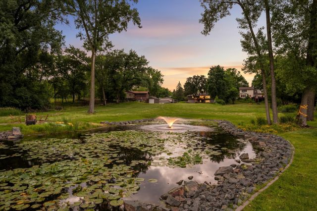 2884 W Owasso Boulevard, Roseville, MN 55113