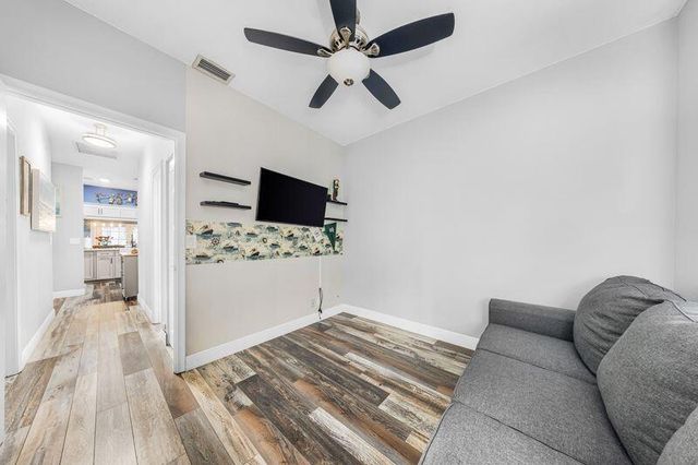 200 E Hemingway Circle, Margate, FL 33063