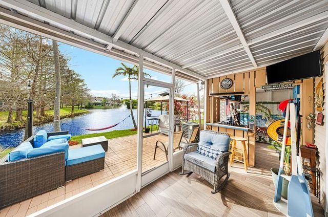 200 E Hemingway Circle, Margate, FL 33063