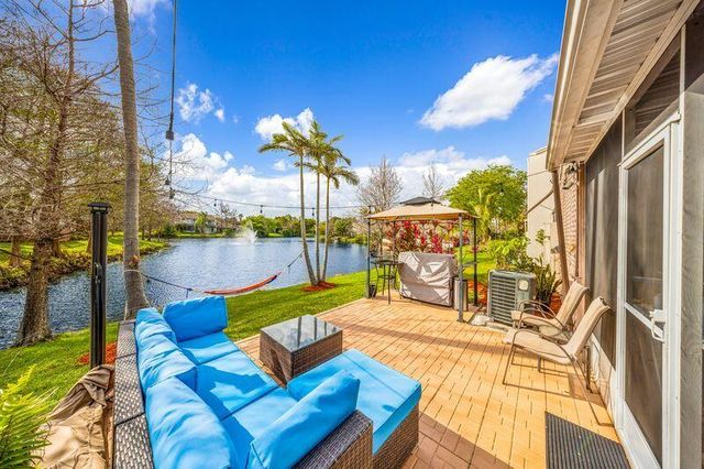 200 E Hemingway Circle, Margate, FL 33063