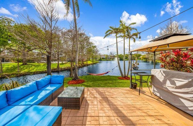 200 E Hemingway Circle, Margate, FL 33063