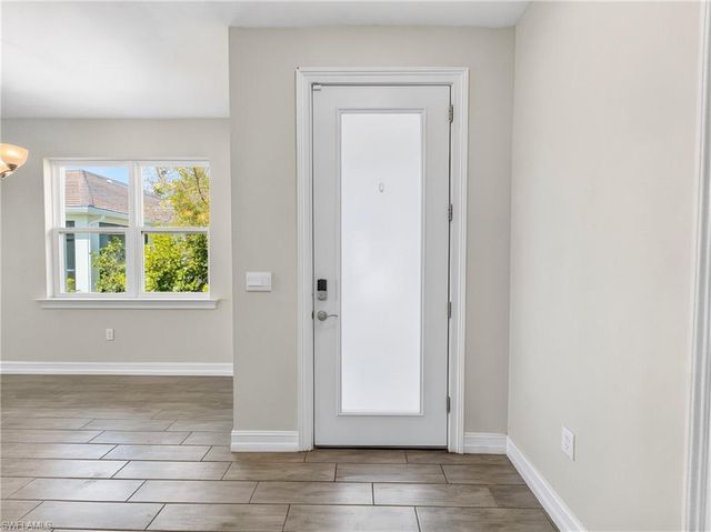 1078 Rolling Brook LN, Naples, FL 34114