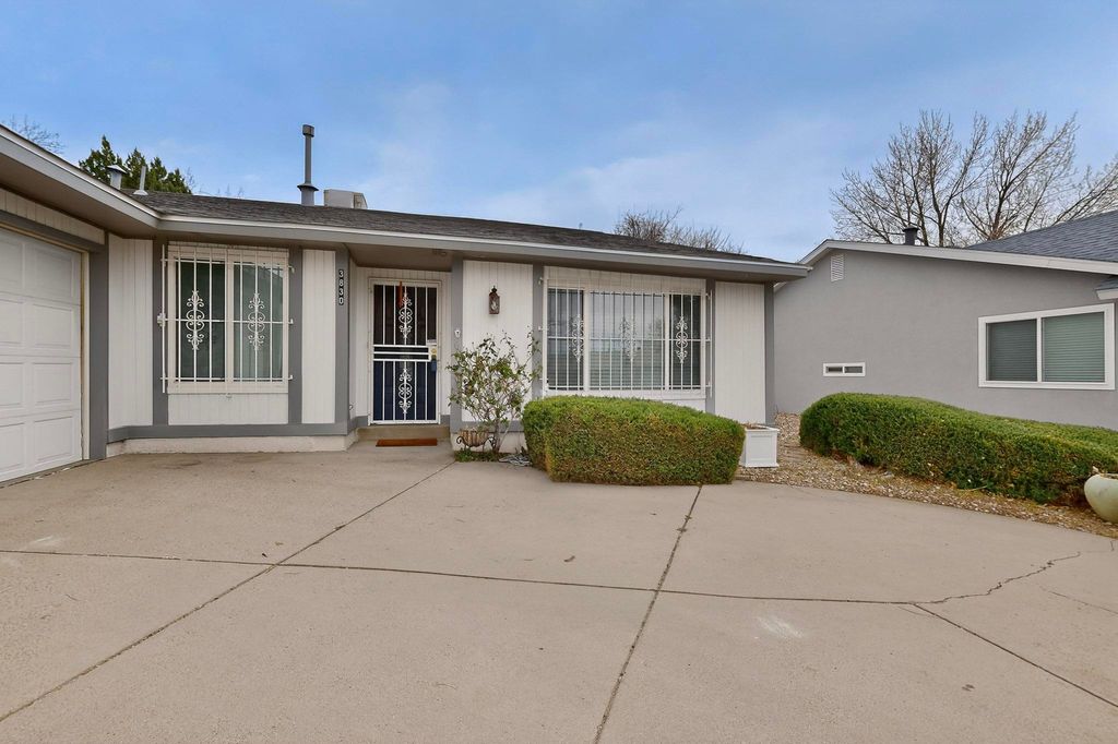 Image 4 of property listing at 3830 Westerfeld Drive NE, Albuquerque, NM 87111