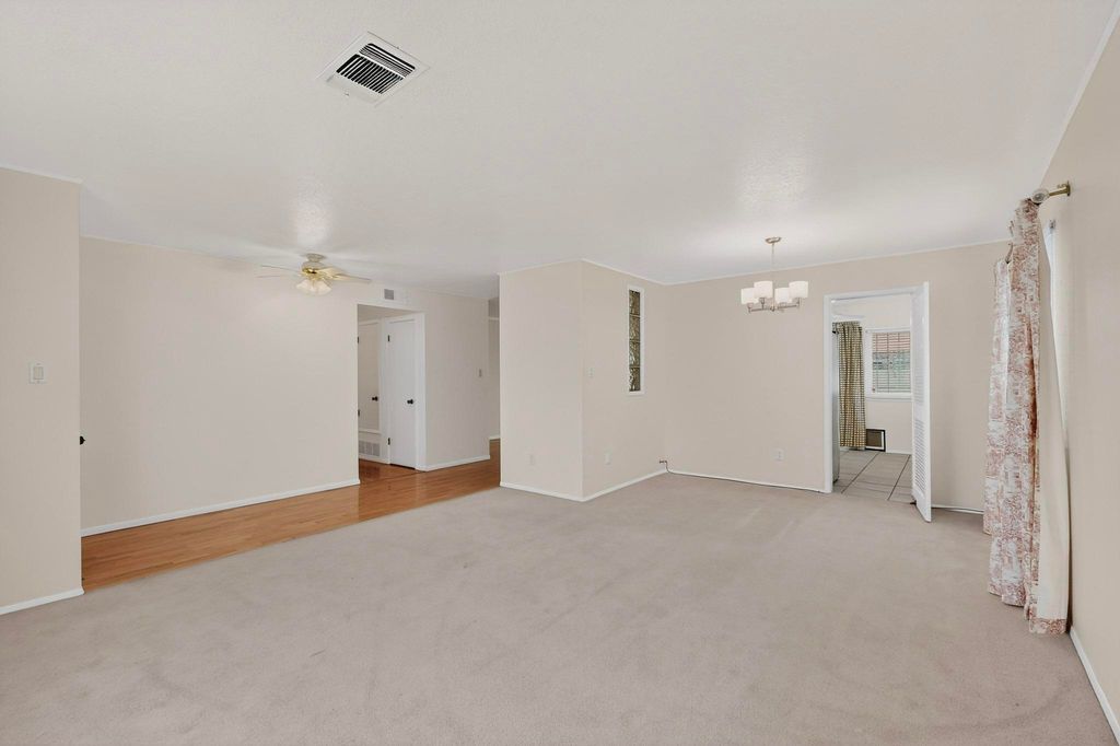 Image 7 of property listing at 3830 Westerfeld Drive NE, Albuquerque, NM 87111