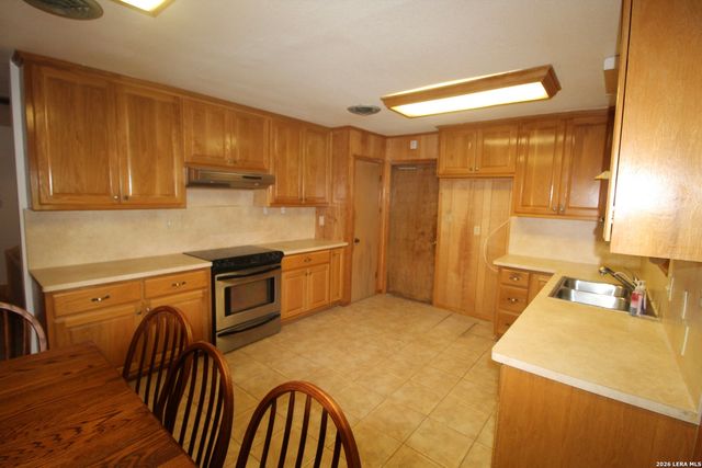 15651 Fm 463, Lytle, TX 78052