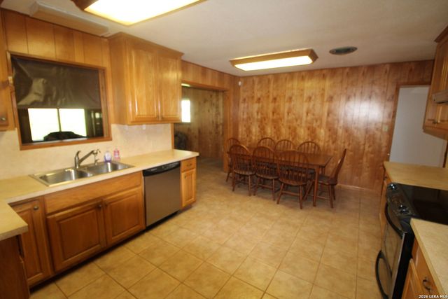 15651 Fm 463, Lytle, TX 78052