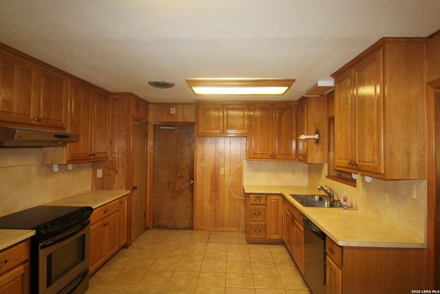 15651 Fm 463, Lytle, TX 78052
