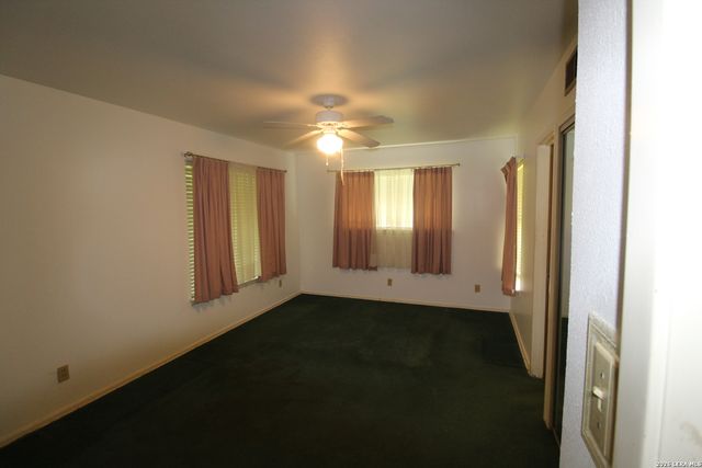 15651 Fm 463, Lytle, TX 78052