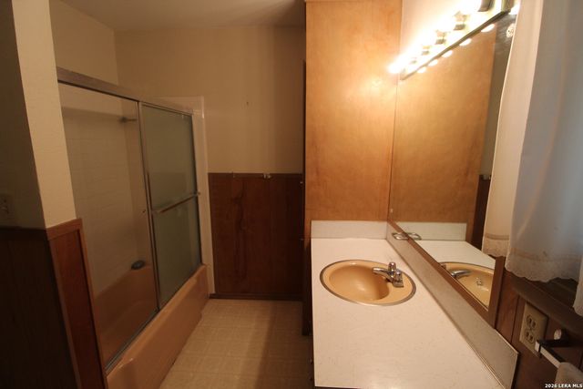 15651 Fm 463, Lytle, TX 78052