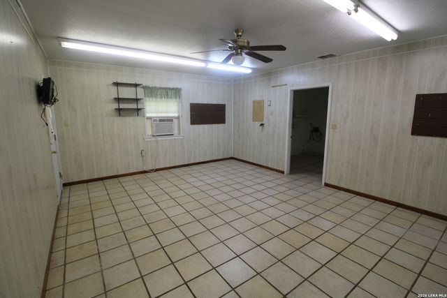 15651 Fm 463, Lytle, TX 78052