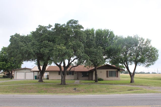 15651 Fm 463, Lytle, TX 78052