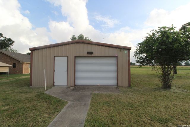 15651 Fm 463, Lytle, TX 78052