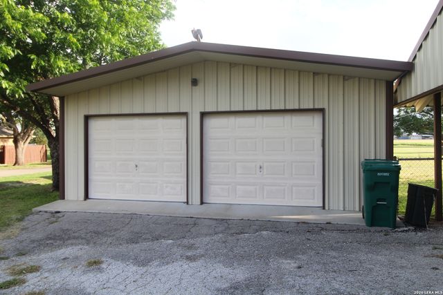 15651 Fm 463, Lytle, TX 78052