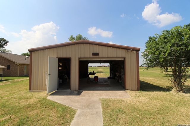 15651 Fm 463, Lytle, TX 78052