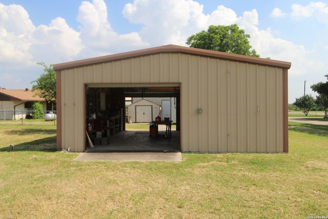 15651 Fm 463, Lytle, TX 78052