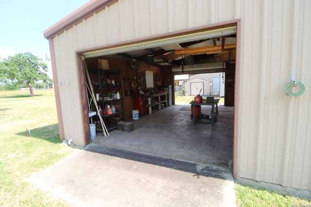 15651 Fm 463, Lytle, TX 78052