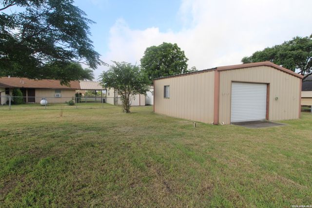 15651 Fm 463, Lytle, TX 78052