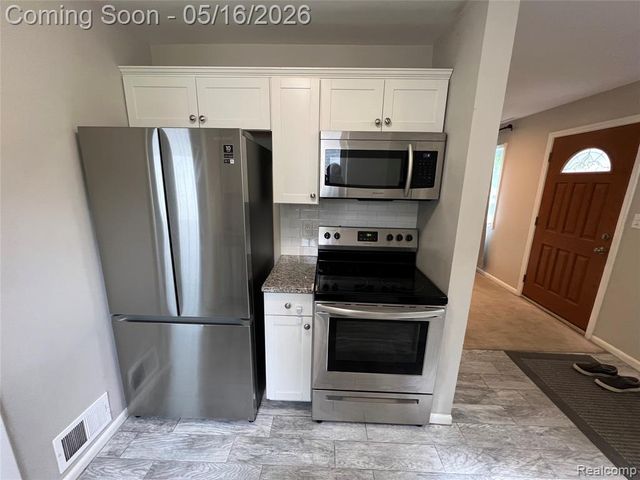 5847 N Berry Street, Westland, MI 48185