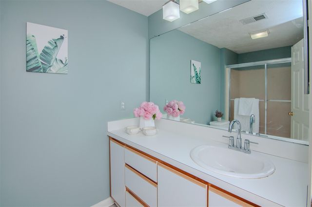 1704 Weatherstone Drive, Ann Arbor, MI 48108
