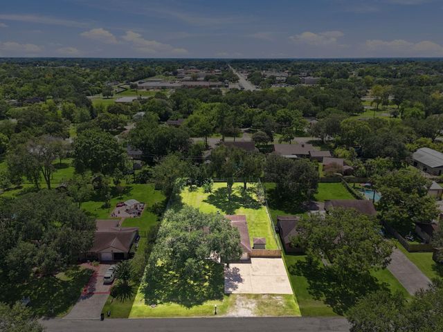13317 Rene Circle, Santa Fe, TX 77510