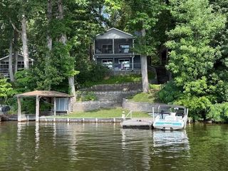 1249 N LAKESHORE DR, Louisa, VA 23093