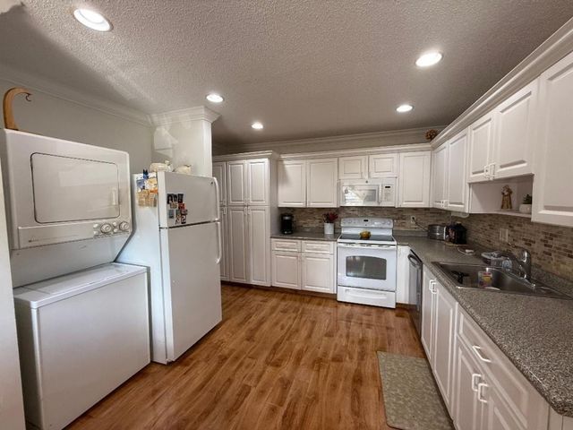 1621 NW 20th Avenue 201, Delray Beach, FL 33445