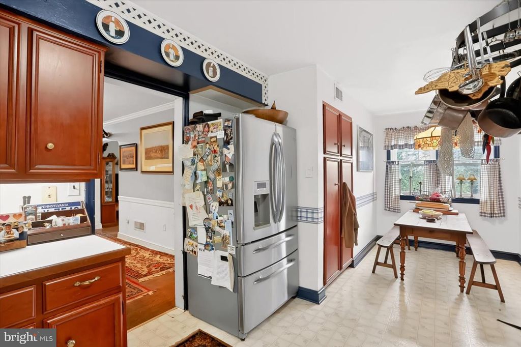 Image 14 of property listing at 958 COUNTRY CLUB RD, York, PA 17403