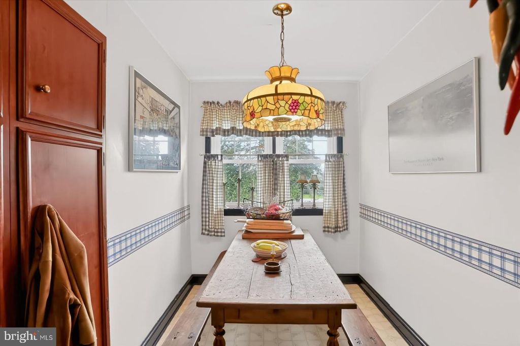 Image 17 of property listing at 958 COUNTRY CLUB RD, York, PA 17403