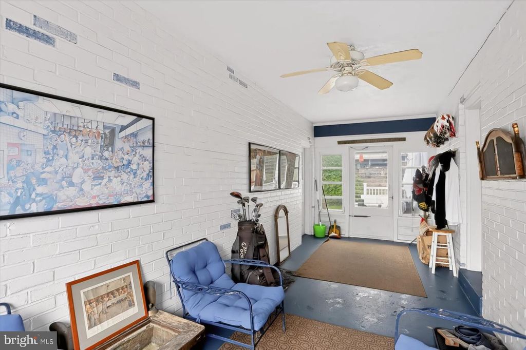 Image 19 of property listing at 958 COUNTRY CLUB RD, York, PA 17403