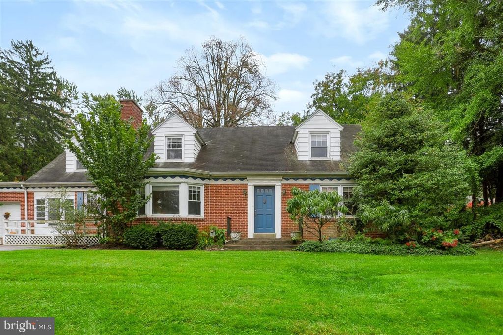 Image 3 of property listing at 958 COUNTRY CLUB RD, York, PA 17403