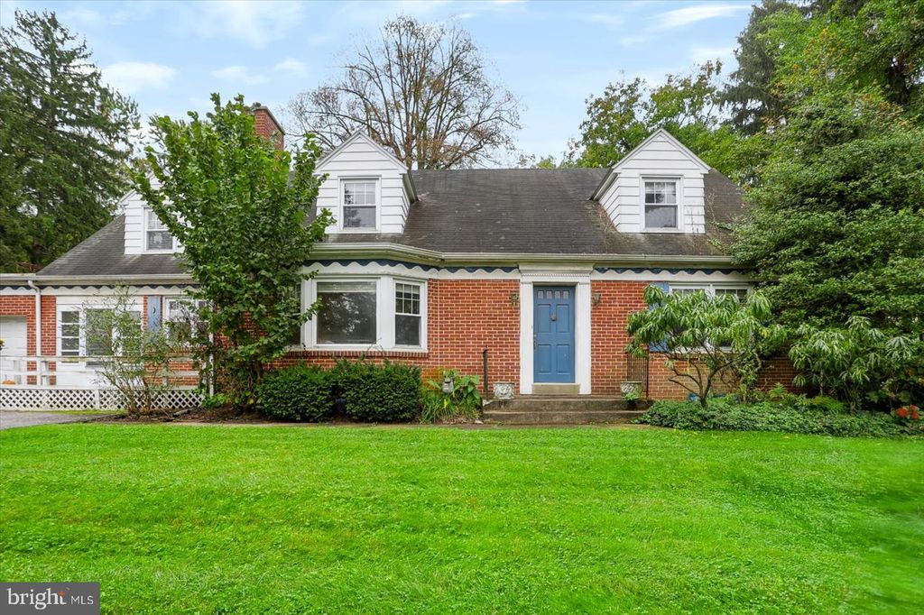 Image 4 of property listing at 958 COUNTRY CLUB RD, York, PA 17403