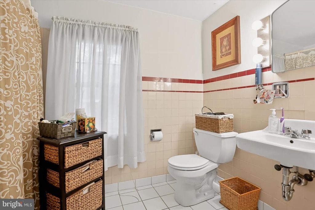 Image 32 of property listing at 958 COUNTRY CLUB RD, York, PA 17403