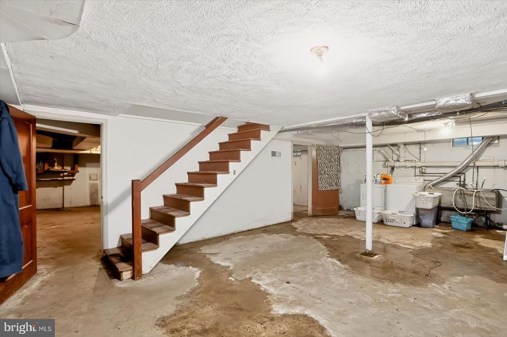 Image 33 of property listing at 958 COUNTRY CLUB RD, York, PA 17403