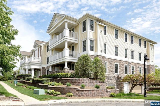 602 Four Seasons Lane, Montvale, NJ 07645